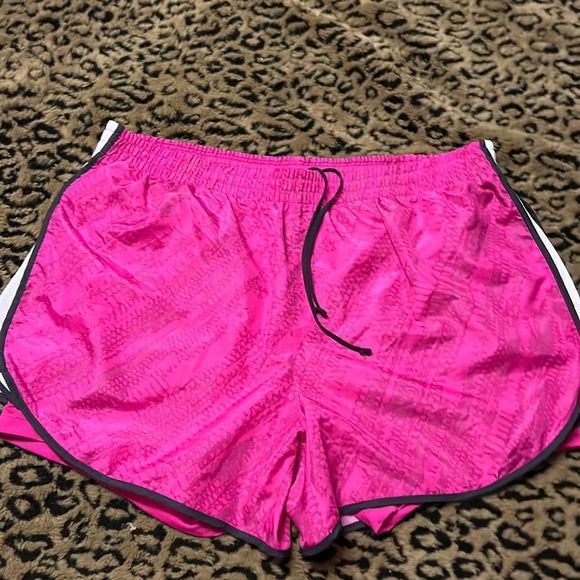 Sports essentials shorts - Picture 1 of 5